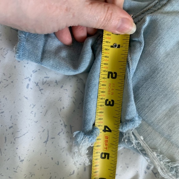 American Eagle Outfitters Light Wash Jean Shorts Size 6 - Picture 3 of 6